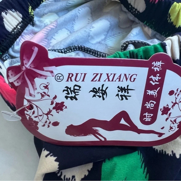 Printed Hearts Love Rainbow Leggings, Women's Size M Black Polka Dots NWT - Picture 7 of 7